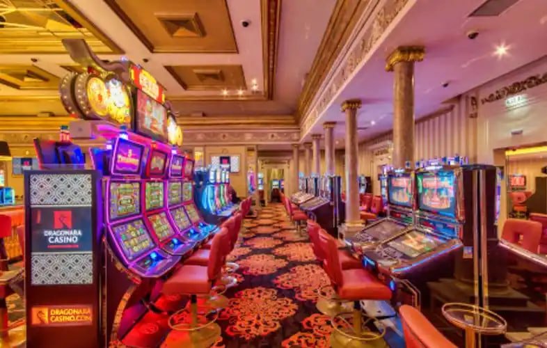 mmrbet ပရိုမိုးရှင်း Welcome Bonus နှင့် Cashback ဆုကြေးများ ပြသနေသောပုံ